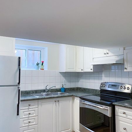 Апартаменты Newly-Renovated 3Br House, 12 Minutes To Airport Торонто Экстерьер фото