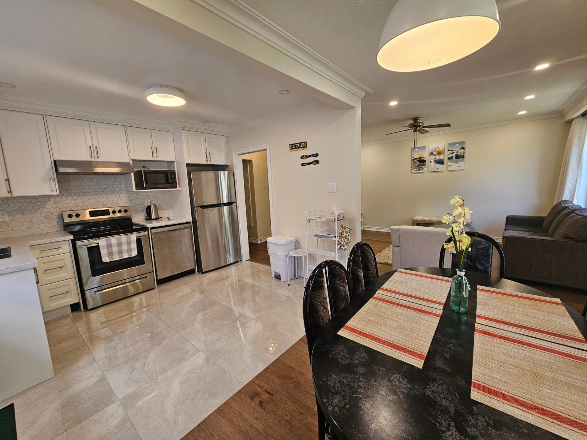 Апартаменты Newly-Renovated 3Br House, 12 Minutes To Airport Торонто Экстерьер фото