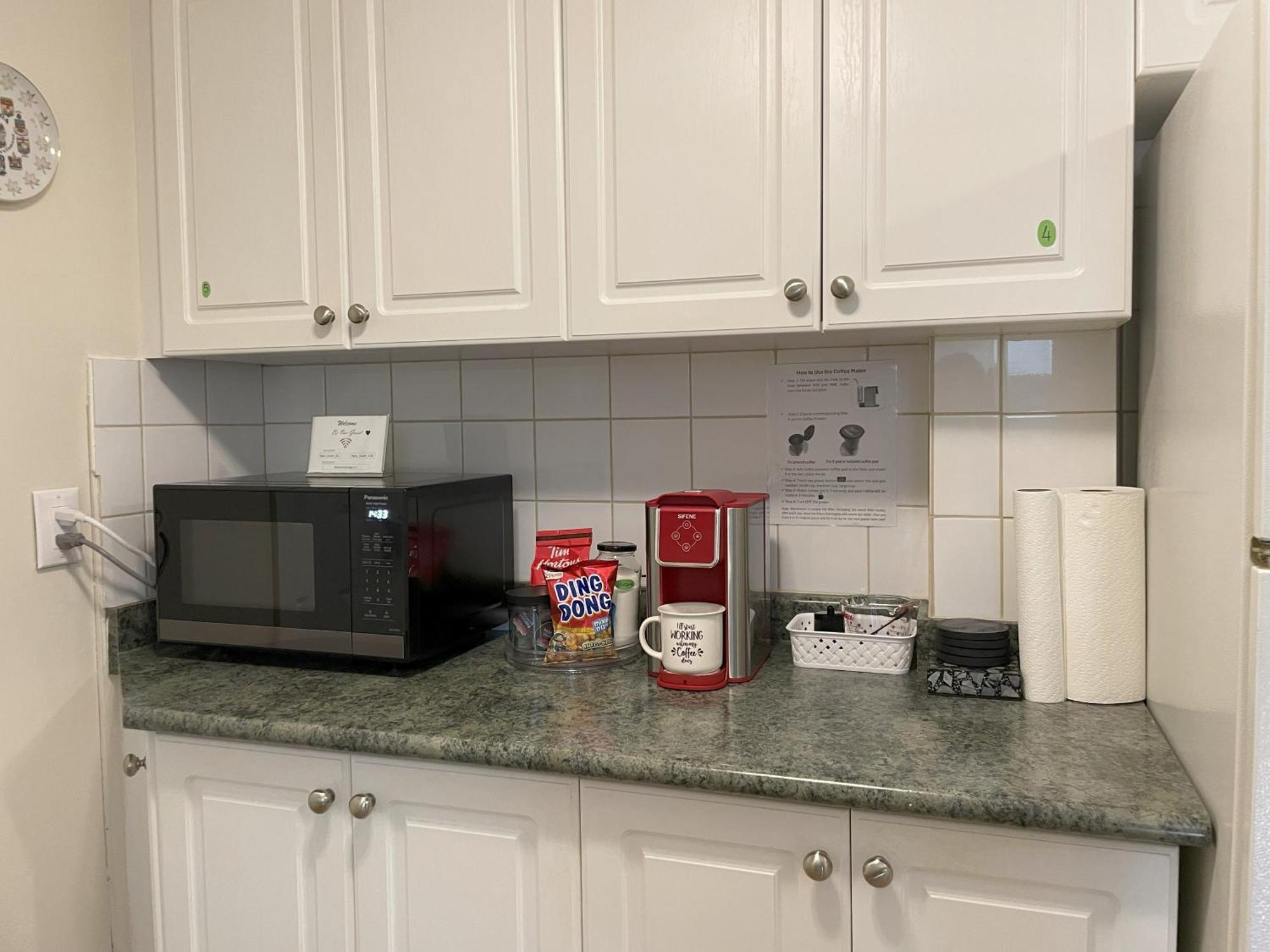 Апартаменты Newly-Renovated 3Br House, 12 Minutes To Airport Торонто Экстерьер фото