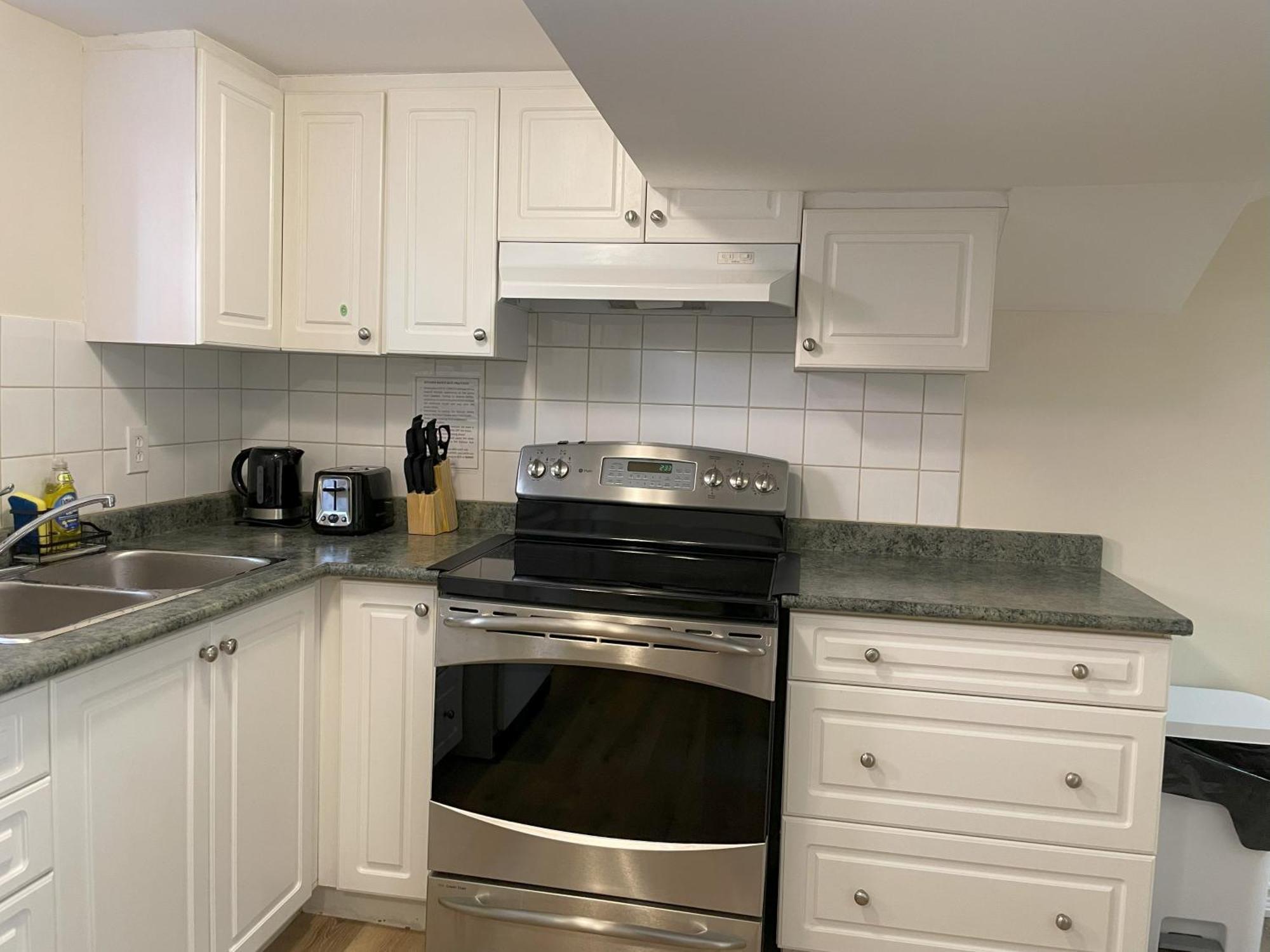 Апартаменты Newly-Renovated 3Br House, 12 Minutes To Airport Торонто Экстерьер фото