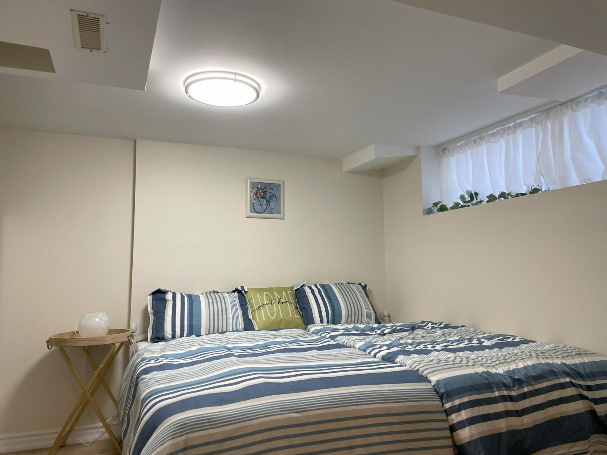 Апартаменты Newly-Renovated 3Br House, 12 Minutes To Airport Торонто Экстерьер фото