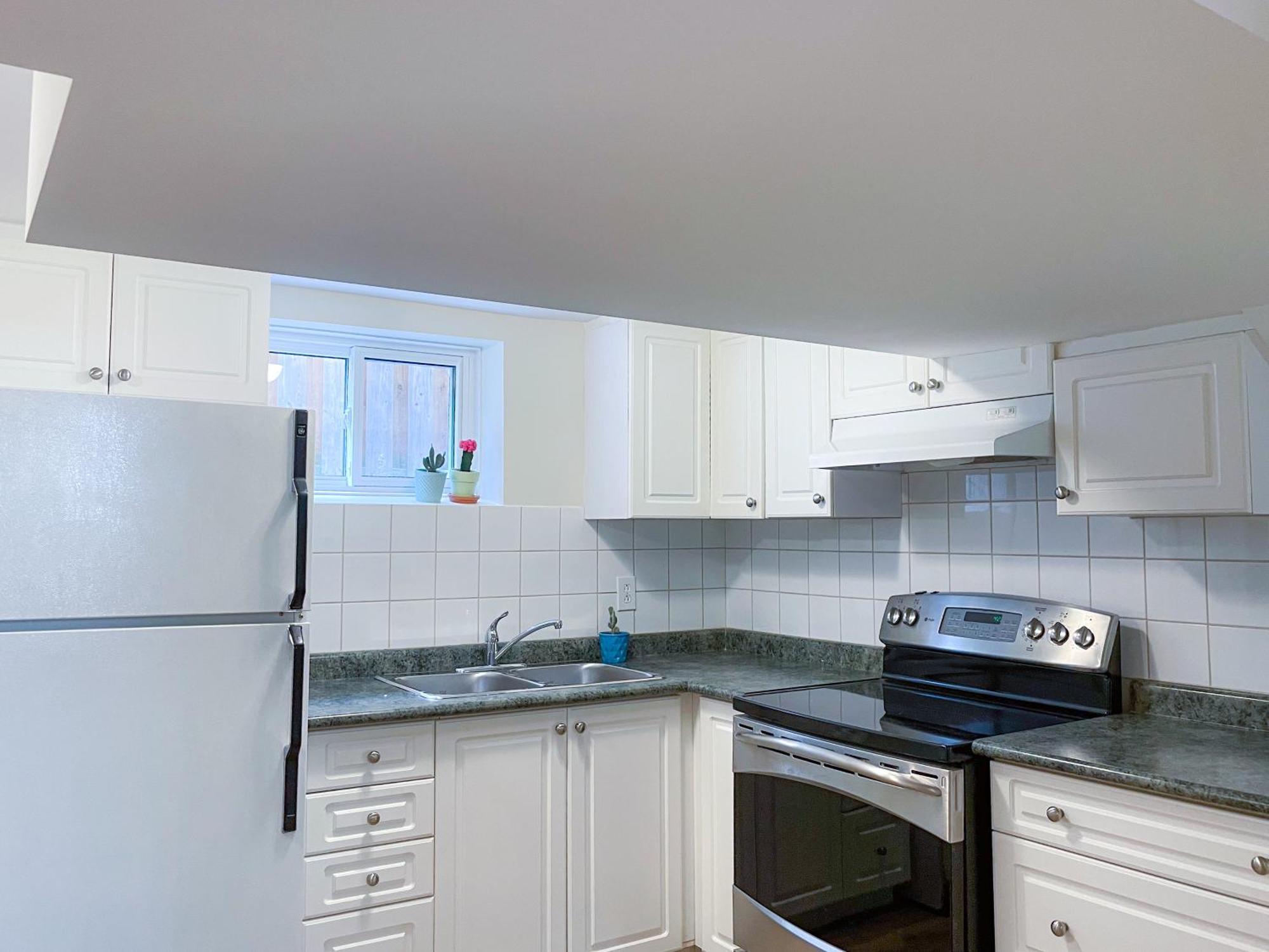 Апартаменты Newly-Renovated 3Br House, 12 Minutes To Airport Торонто Экстерьер фото