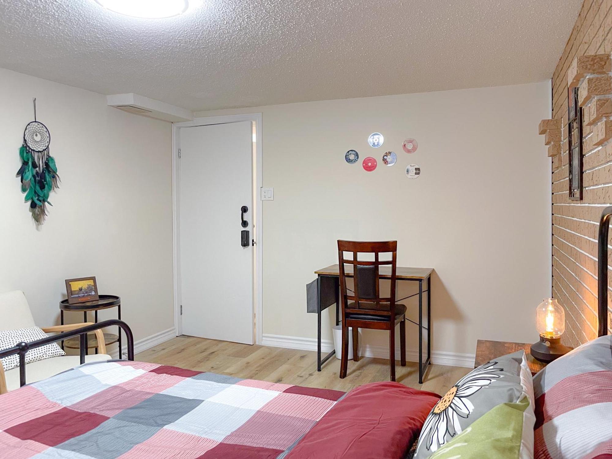 Апартаменты Newly-Renovated 3Br House, 12 Minutes To Airport Торонто Экстерьер фото