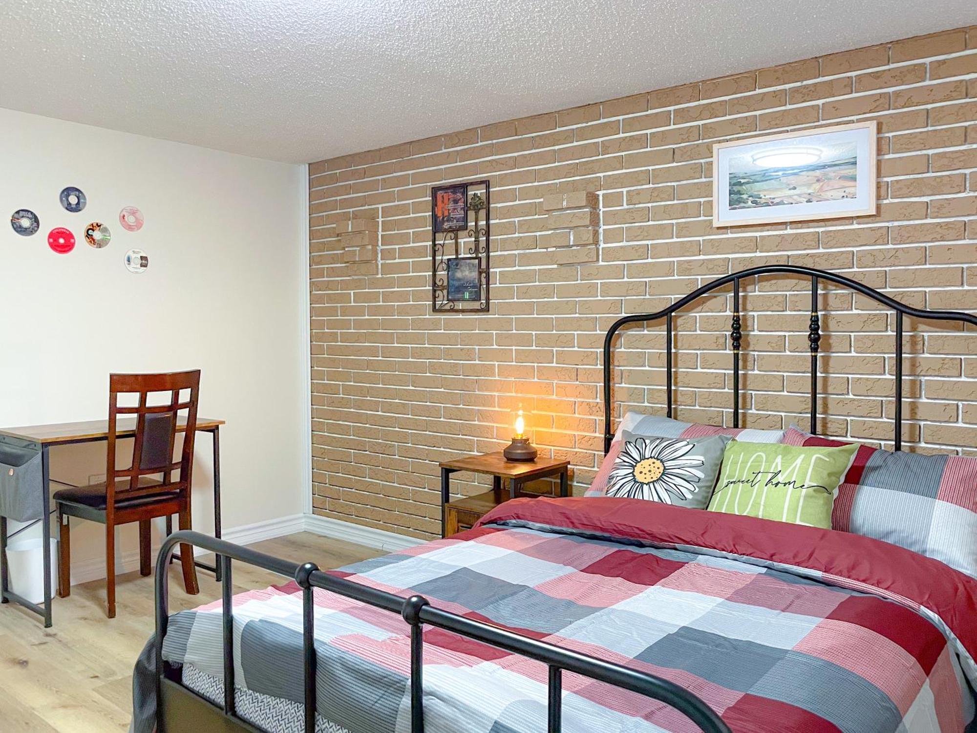 Апартаменты Newly-Renovated 3Br House, 12 Minutes To Airport Торонто Экстерьер фото
