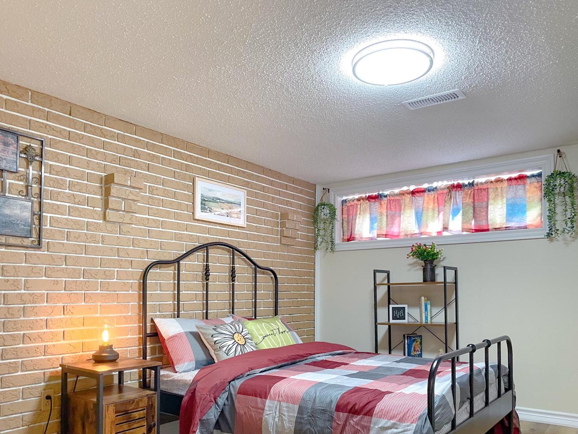 Апартаменты Newly-Renovated 3Br House, 12 Minutes To Airport Торонто Экстерьер фото